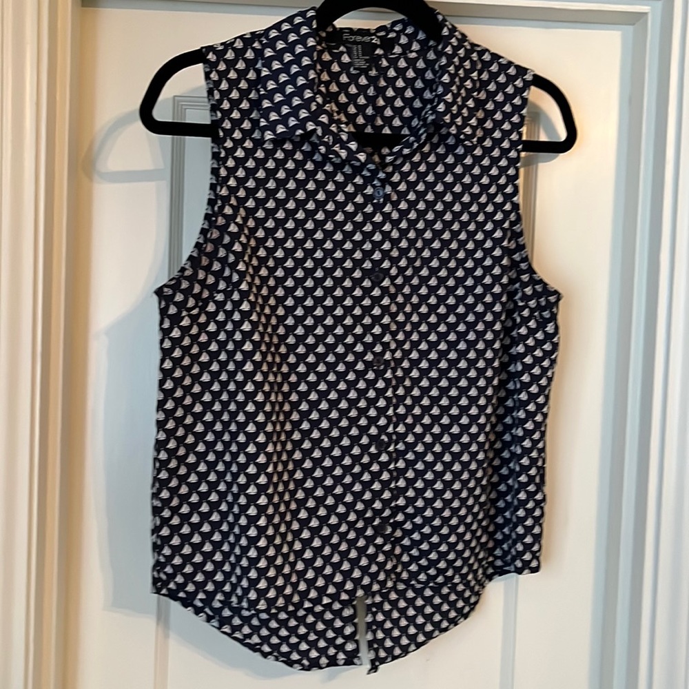 Forever 21 Sleeveless Blouse Navy w/Sailboats Size M